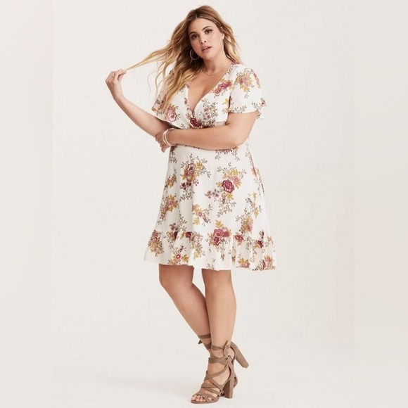 torrid Dresses & Skirts - Torrid challis caplet white floral dress